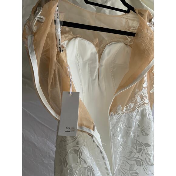 Illusion neckline, mermaid style wedding dress - Picture 3 of 3